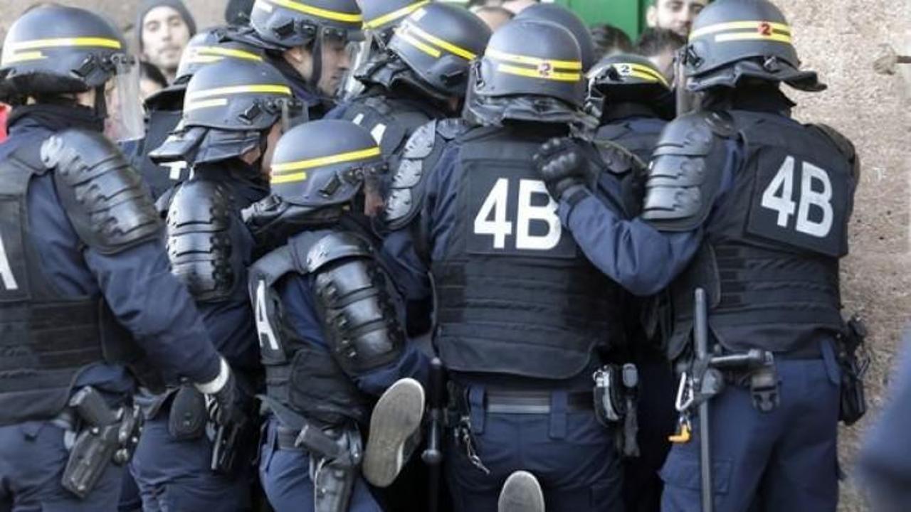 Fransa'da PYD/PKK gösterisine polis engeli!