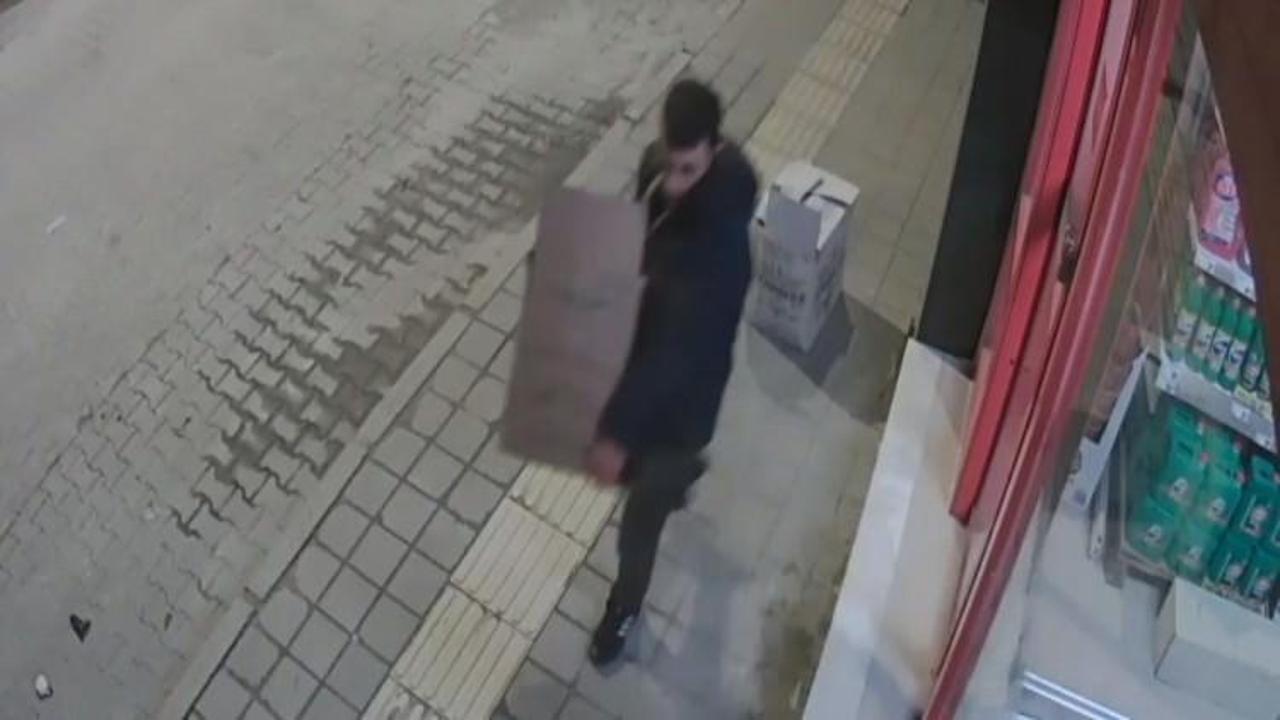 Har&ccedil;lığı az bulunca, babasının d&uuml;kkanını soydu