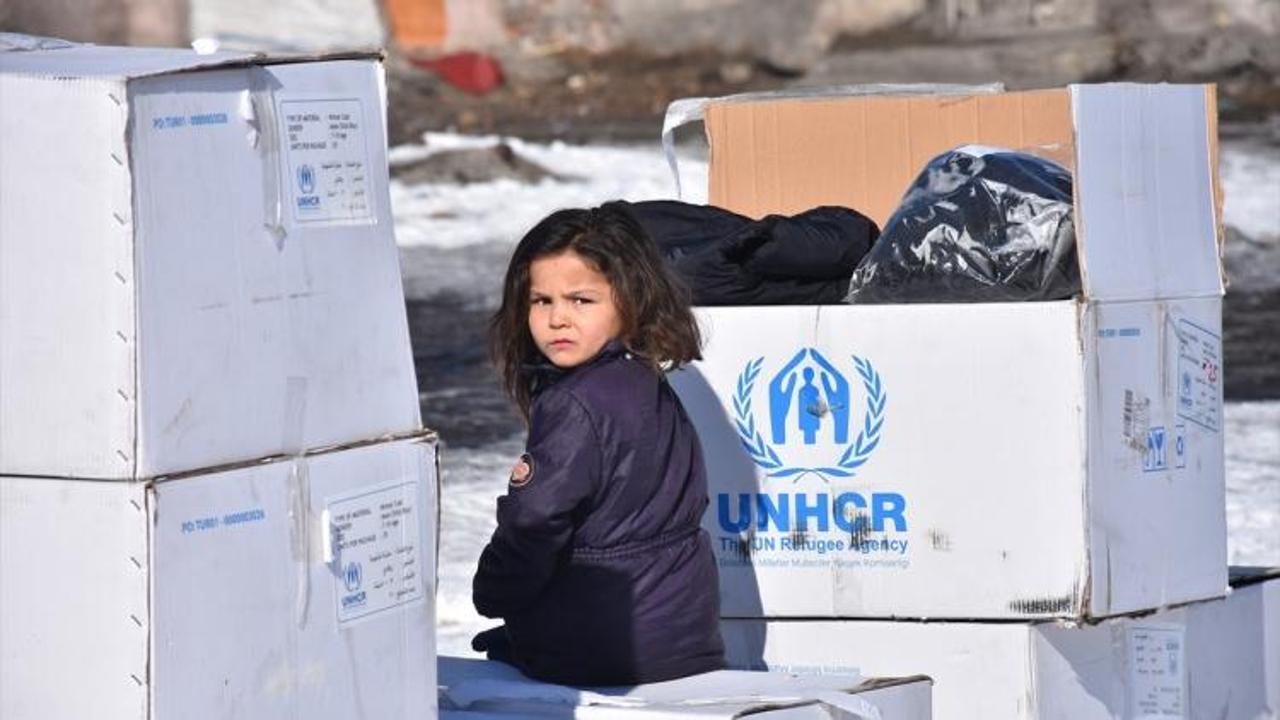 Kars'ta 300 sığınmacıya kışlık giysi ve battaniye yardımı
