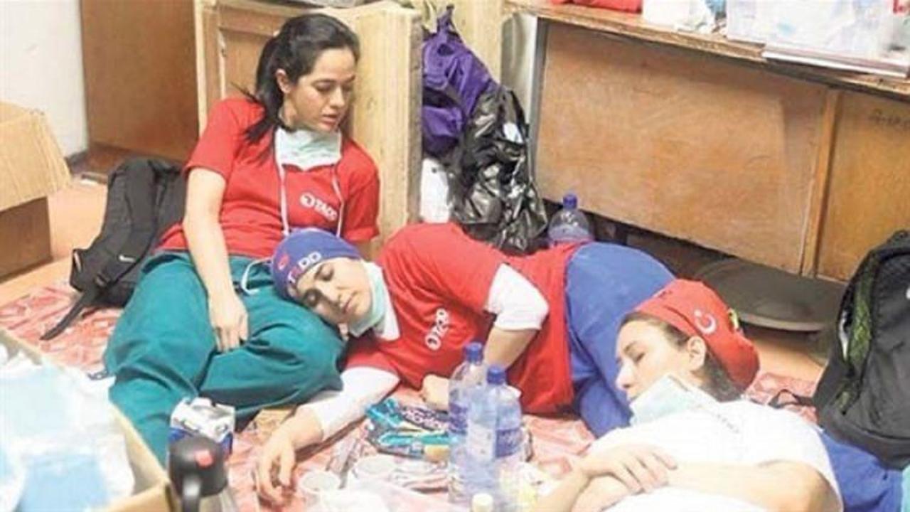 Afrika'da Türk doktorlar yorgunluktan bayıldı