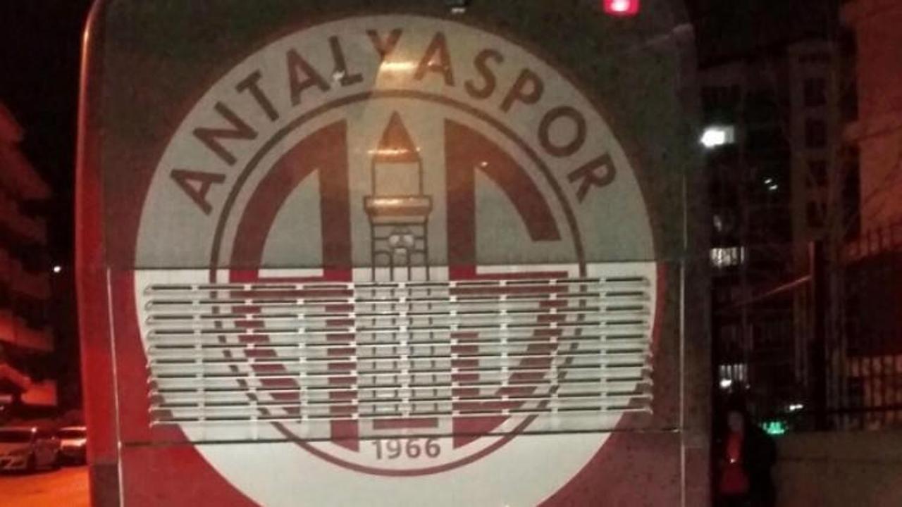 Antalyaspor otobüsüne taşlı saldırı!