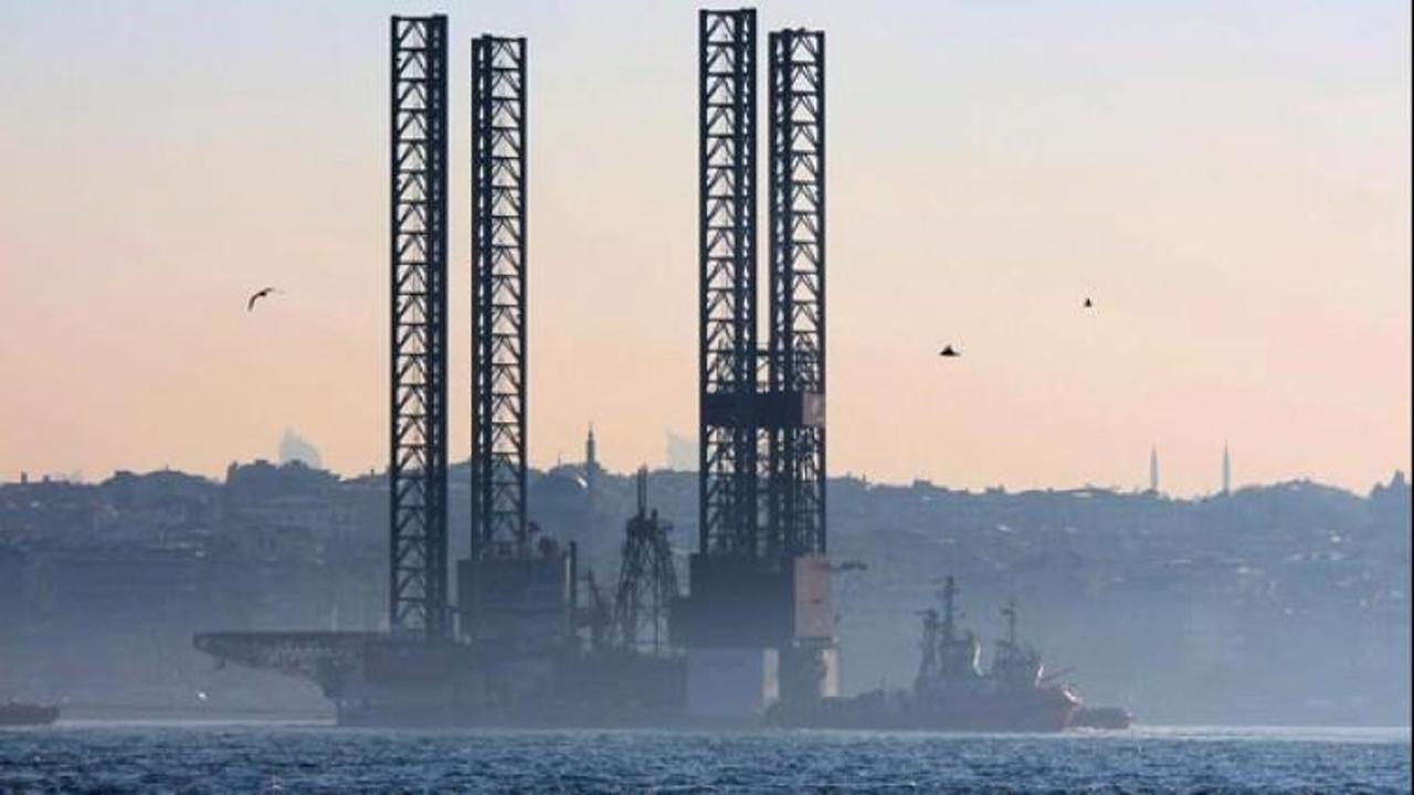 Dev petrol platformu İstanbul Boğazı'nda!