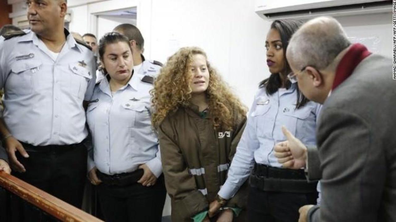 "Filistinli cesur kız"ın yargılanması ertelendi