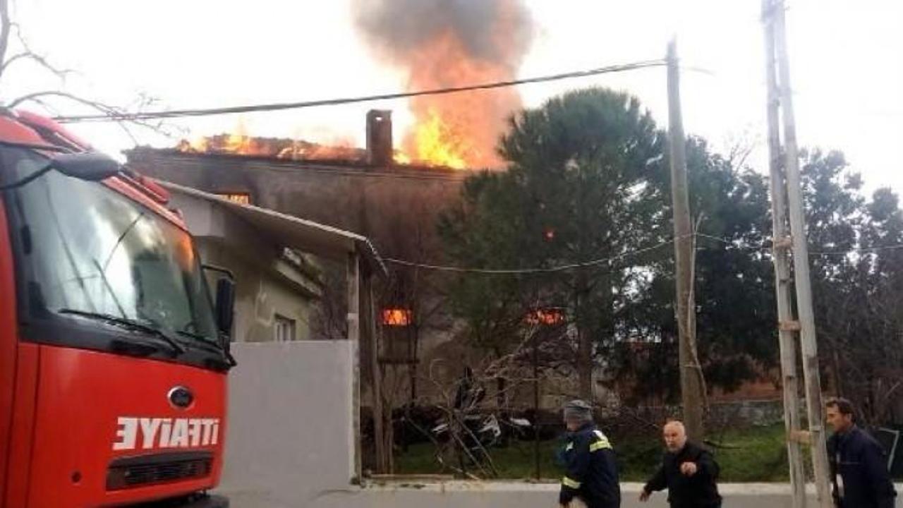 Komşu yardımıyla ge&ccedil;inen fel&ccedil;li kadının evi yandı