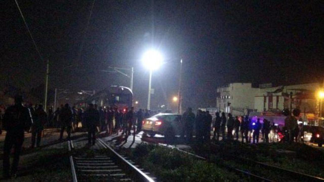 Tren, motosiklete çarptı: 2 ölü