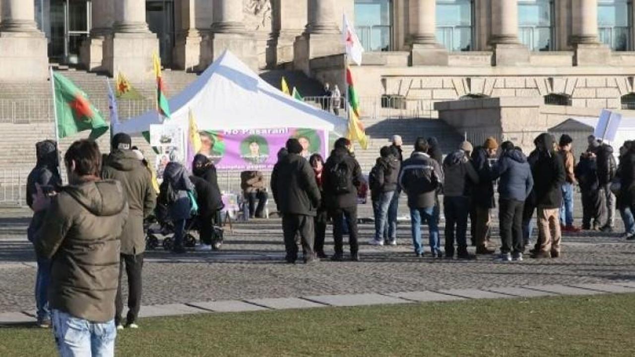 Alman Meclisi önünde PKK çadır açtı