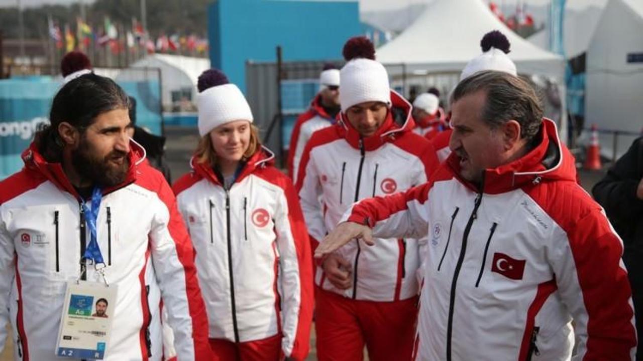 Bakan Bak Güney Kore'de Türk sporcularla buluştu
