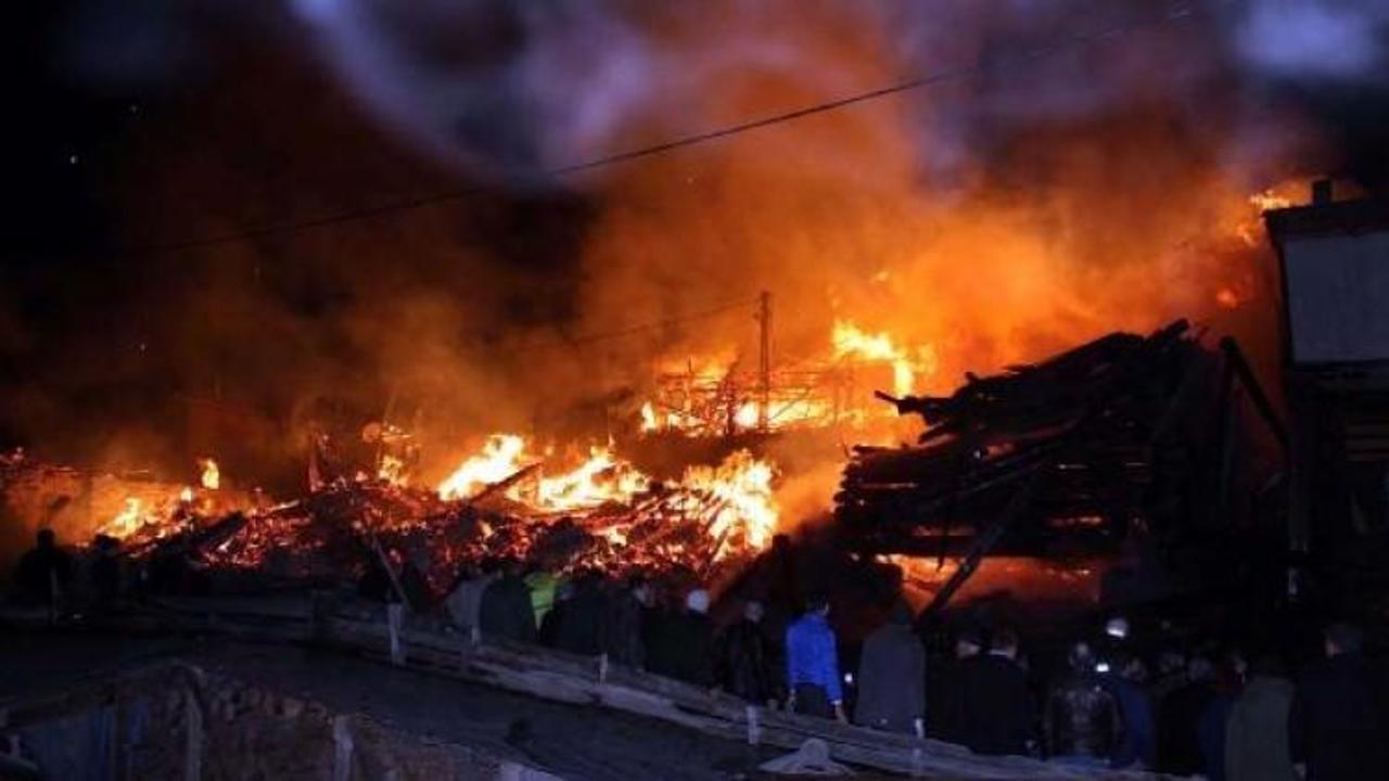 Tosya'da korkutan k&ouml;y yangını