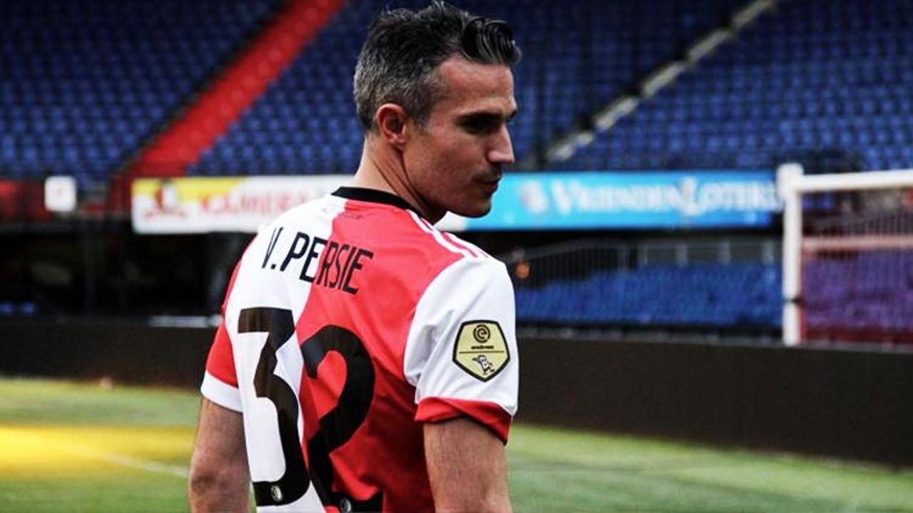 Van Persie'ye bir şok da Feyenoord'dan!