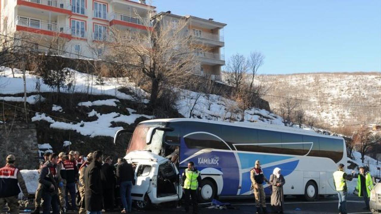 Yolcu otob&uuml;s&uuml; kaza yaptı! &Ouml;l&uuml; ve yaralılar var