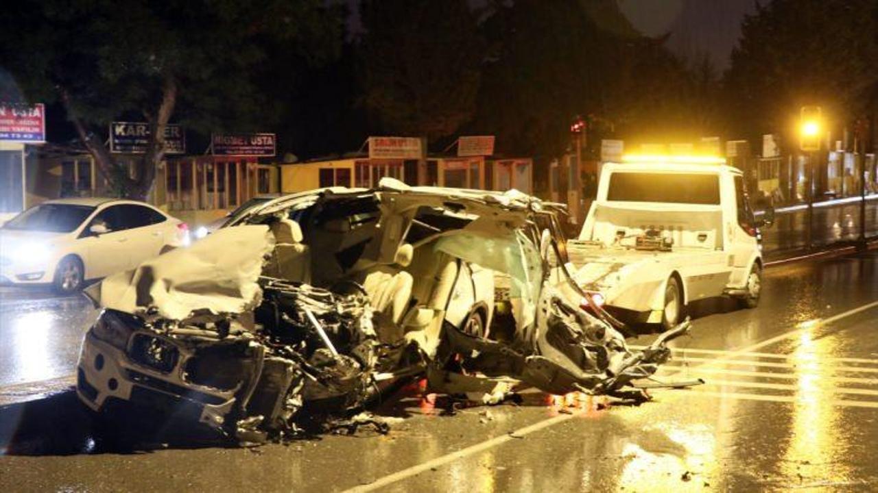 İzmir'de otomobil ile kamyonet çarpıştı: 1 ölü, 5 yaralı