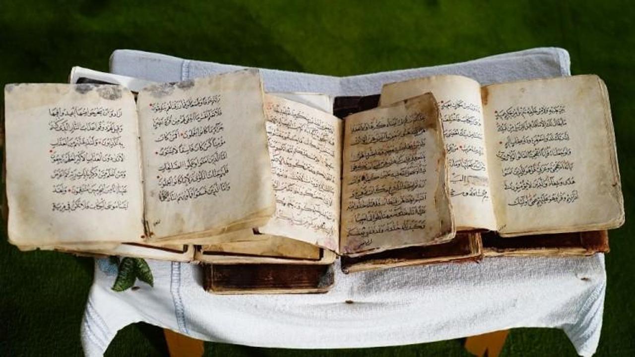 700 yıllık Kur'an-ı Kerim'e ziyaretçi akını