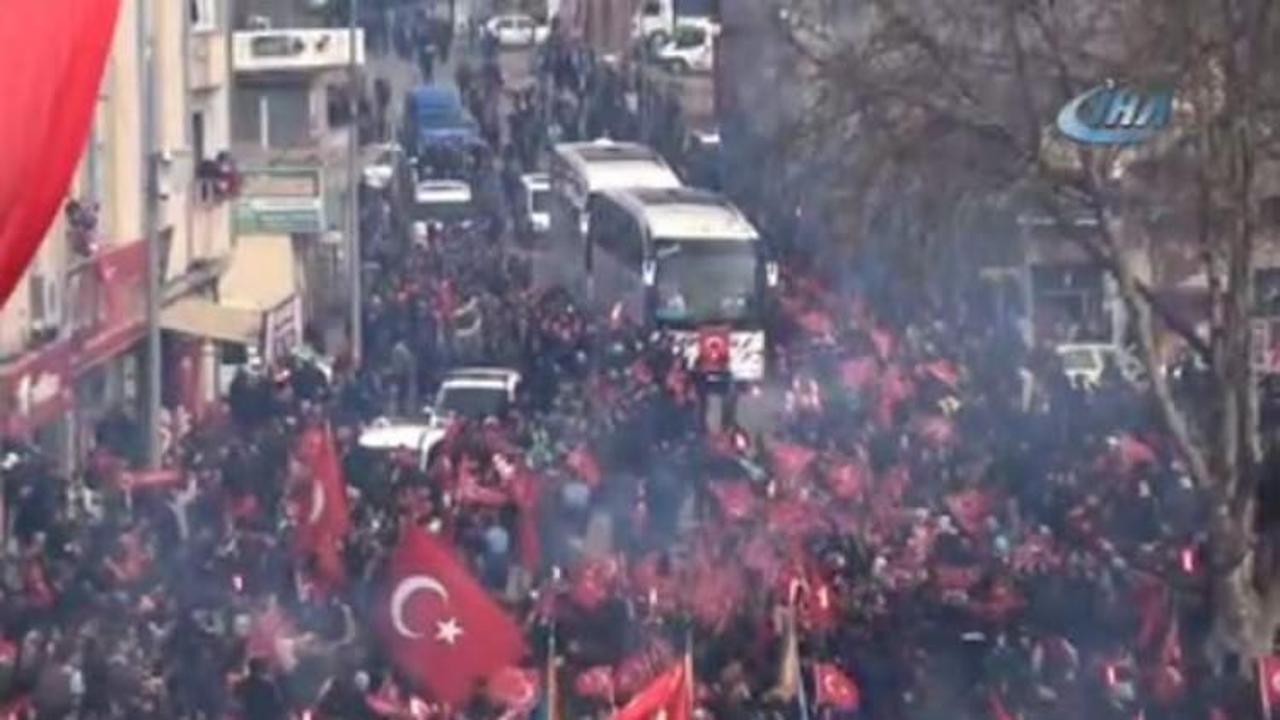 Afrin'e giden &ouml;zel birliklere &ccedil;ok &ouml;zel karşılama