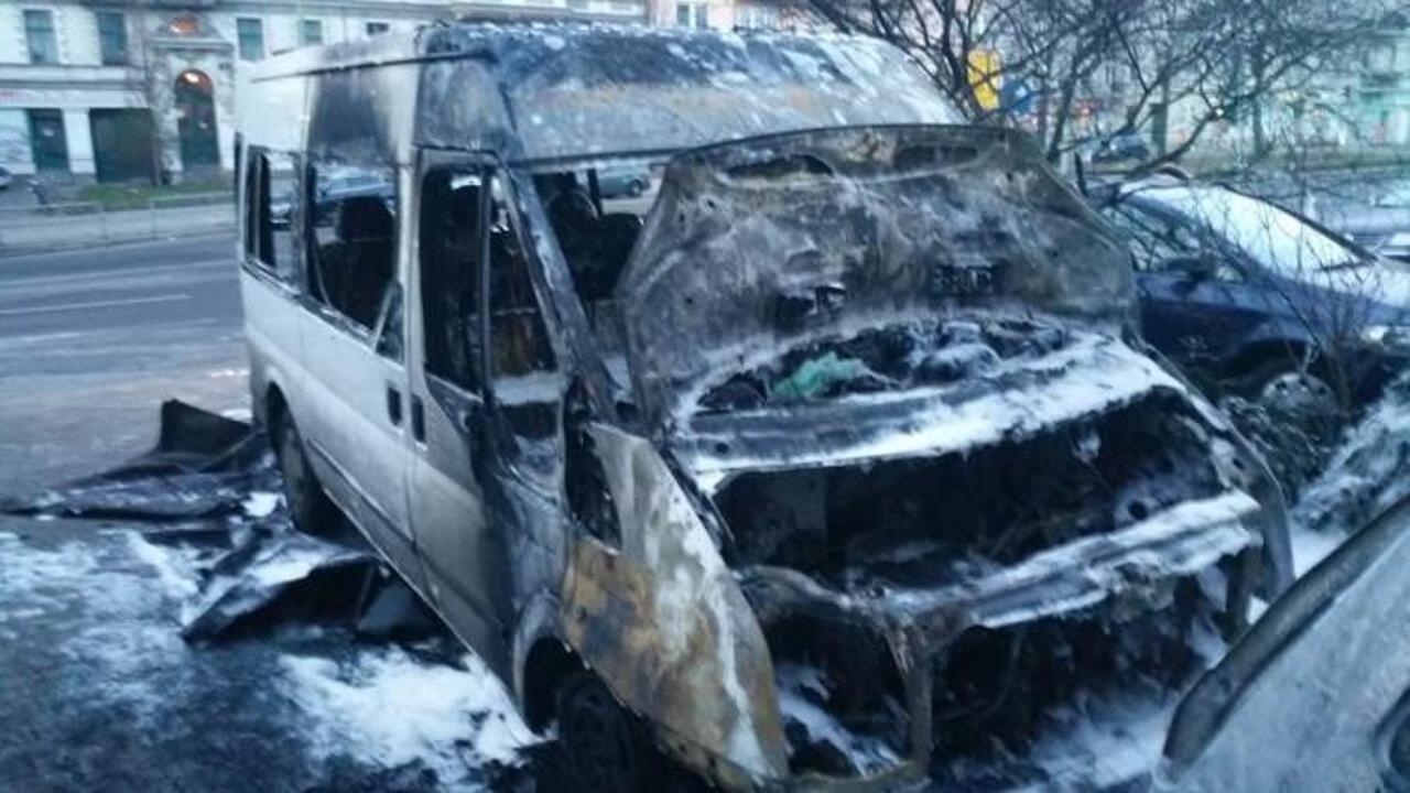 Almanya'da Diyanet İşleri'ne ait araç yandı