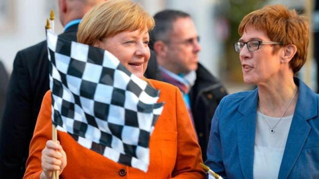 Merkel'in Genel Sekreteri bırakıyor