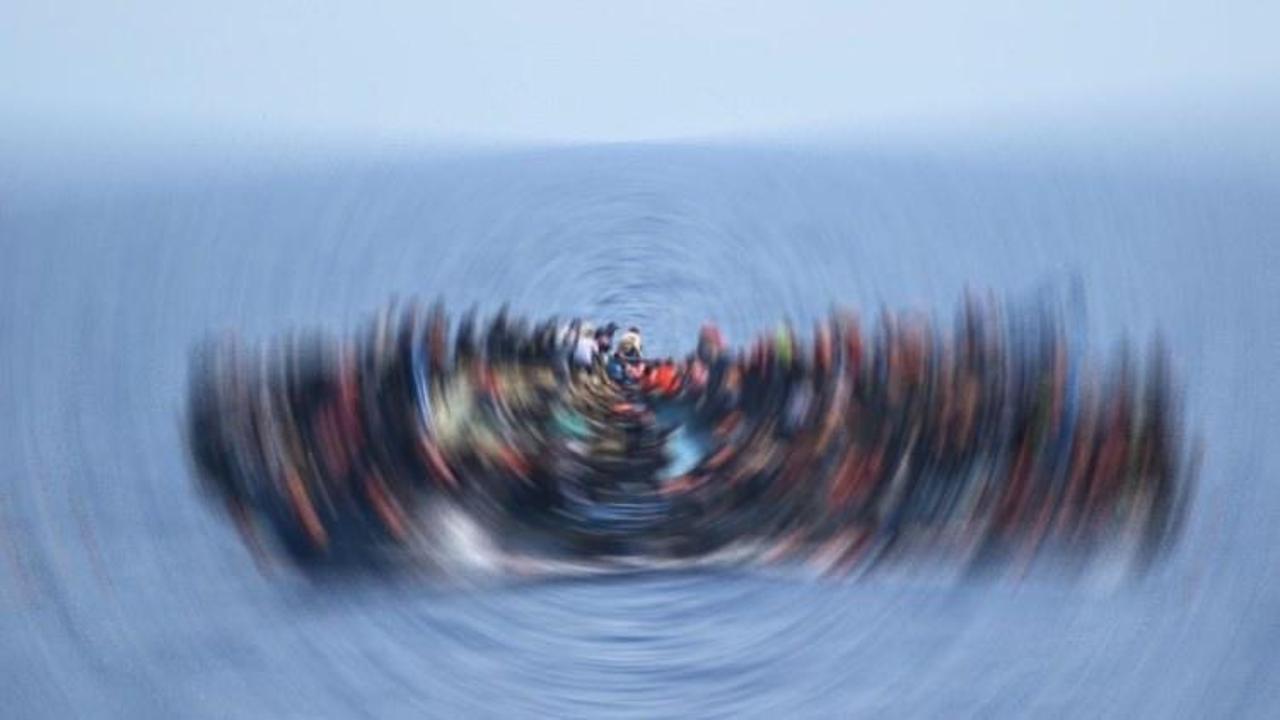 Libya açıklarında 324 göçmen yakalandı