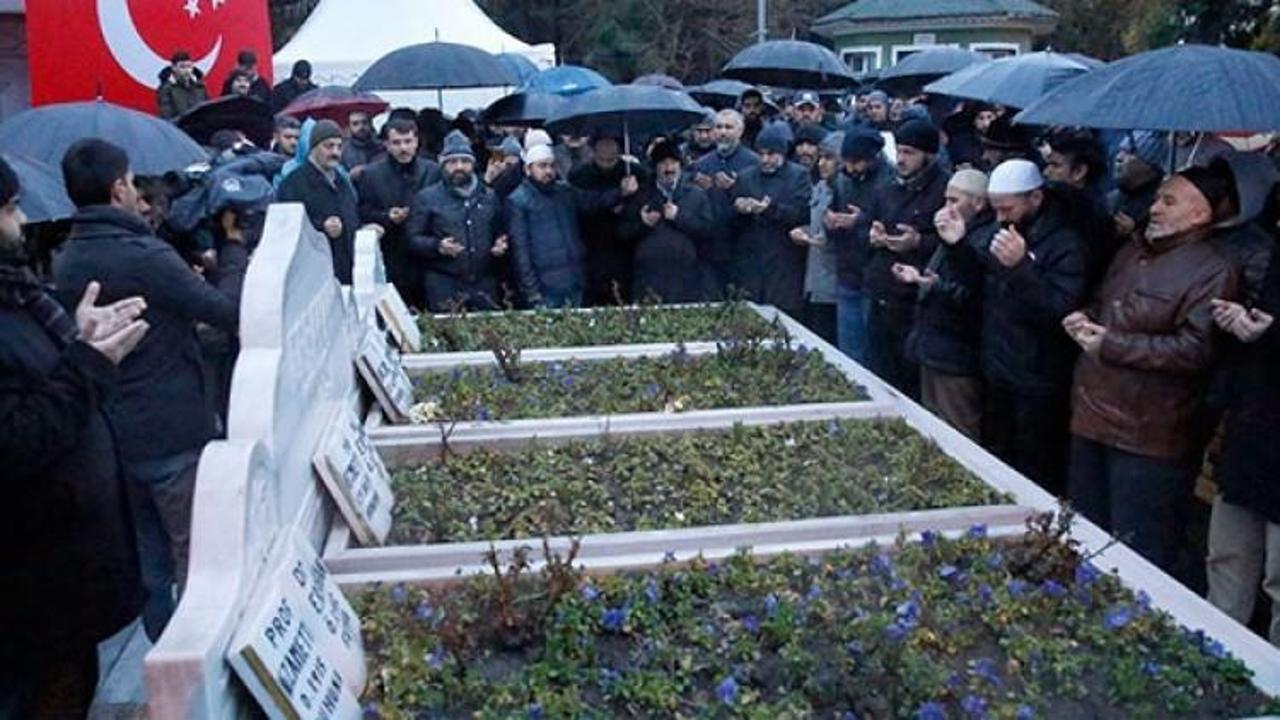 Necmettin Erbakan, mezarı başında anıldı