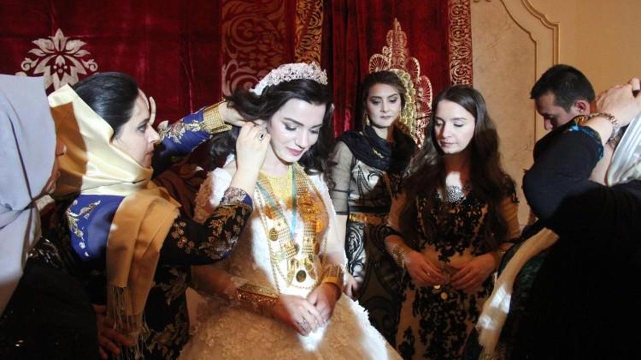 Takı takabilmek i&ccedil;in adeta yarıştılar!