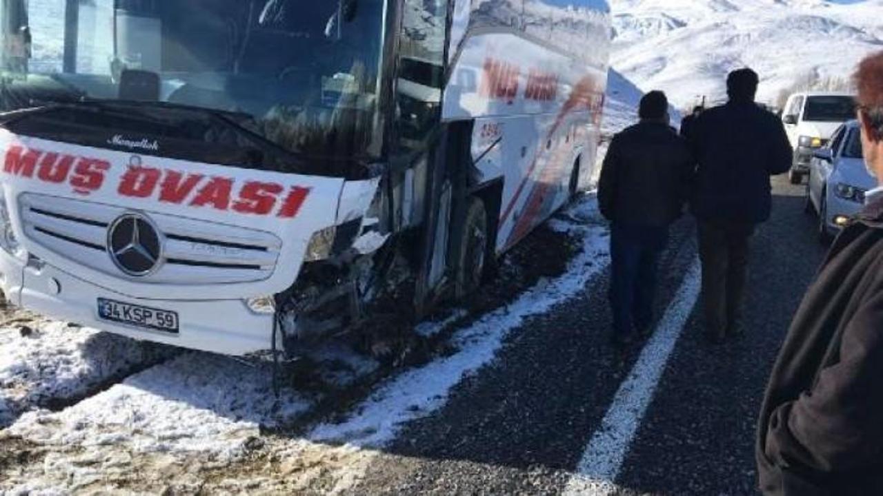 Yolcu otobüsü kaza yaptı! Ölü ve yaralılar var