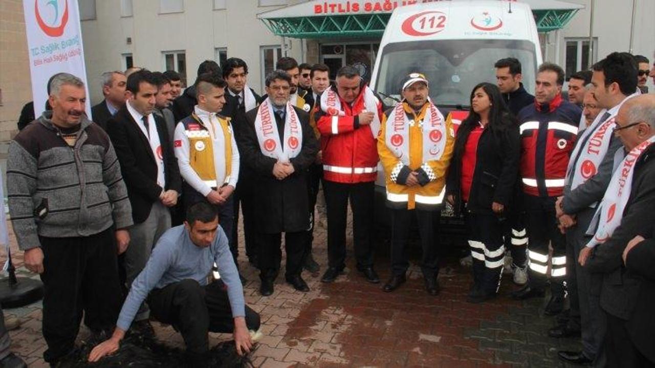 Bitlis'te sağlık personelleri dualarla Afrin'e uğurlandı