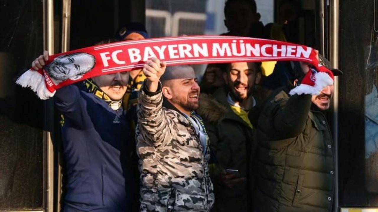 F.Bahçeli taraftarlardan Bayern Münih atkısı
