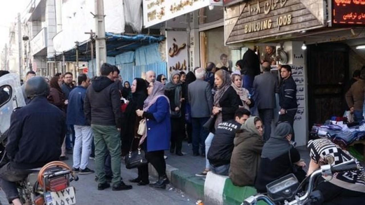 İran karıştı! Halk döviz bürolarına akın etti