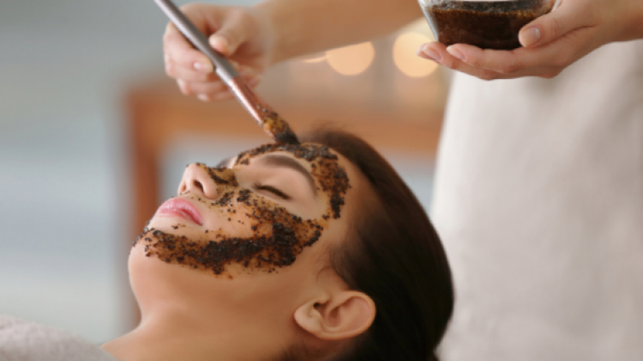 Kuru ciltler i&ccedil;in T&uuml;rk kahvesi maskesi nasıl yapılır?