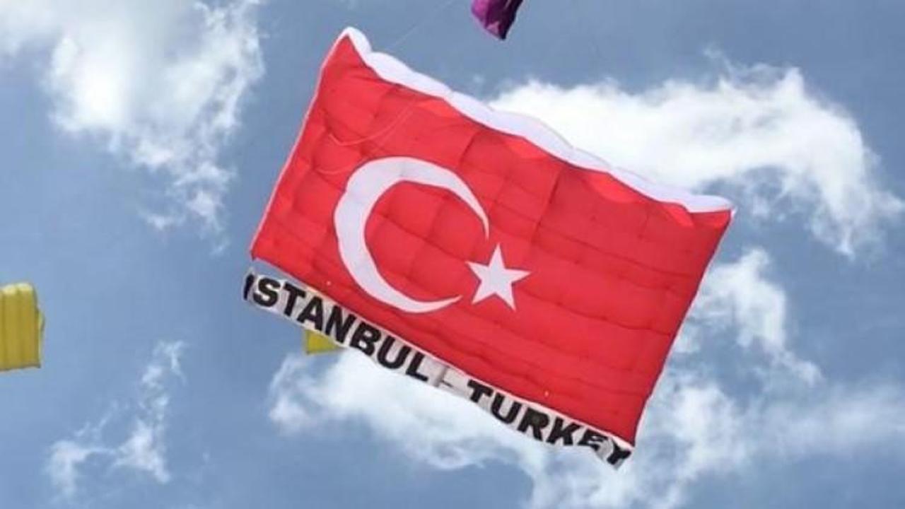 Tayland’daki festivalde dev Türk Bayrağı uçurdular