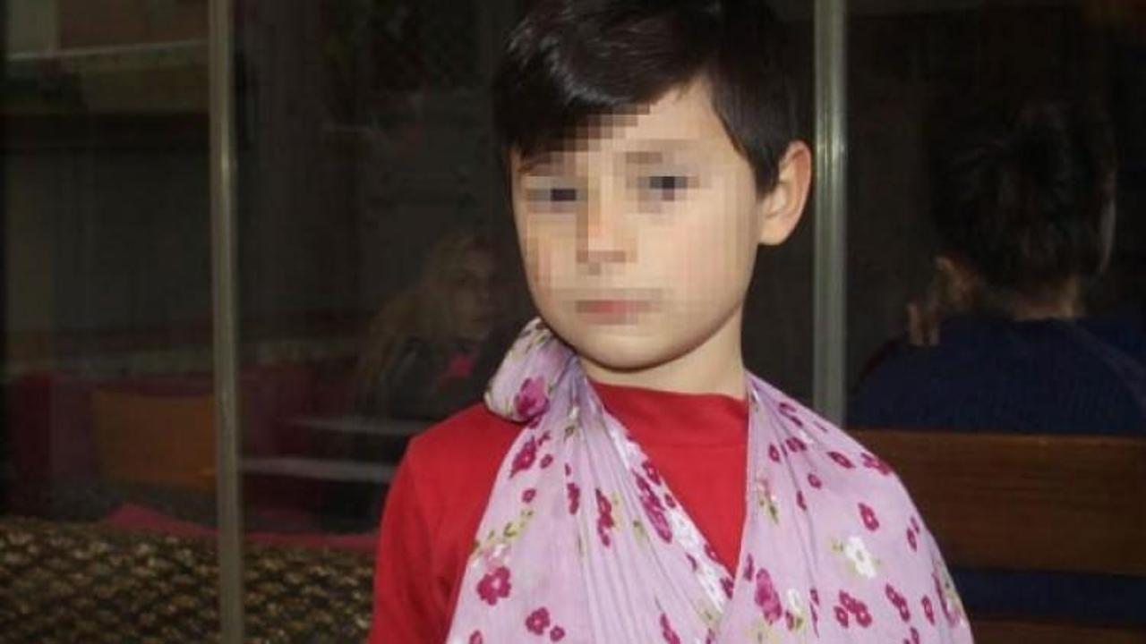 7 yaşındaki &ccedil;ocuğa okulda şok! 20 yaşında...