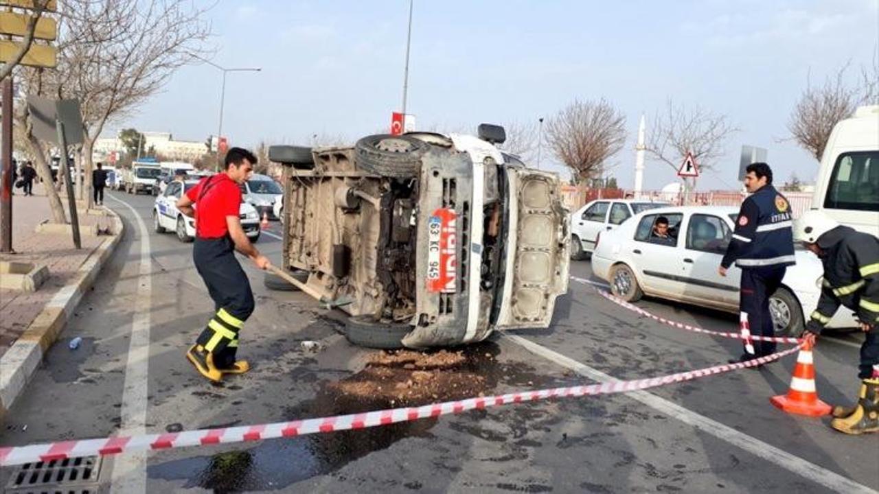 Şanlıurfa'da minibüs devrildi: 1 yaralı