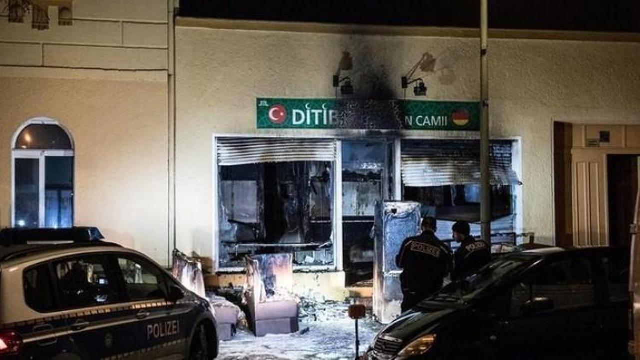 Camiye alçak saldırı: Neron'lar iş başında!