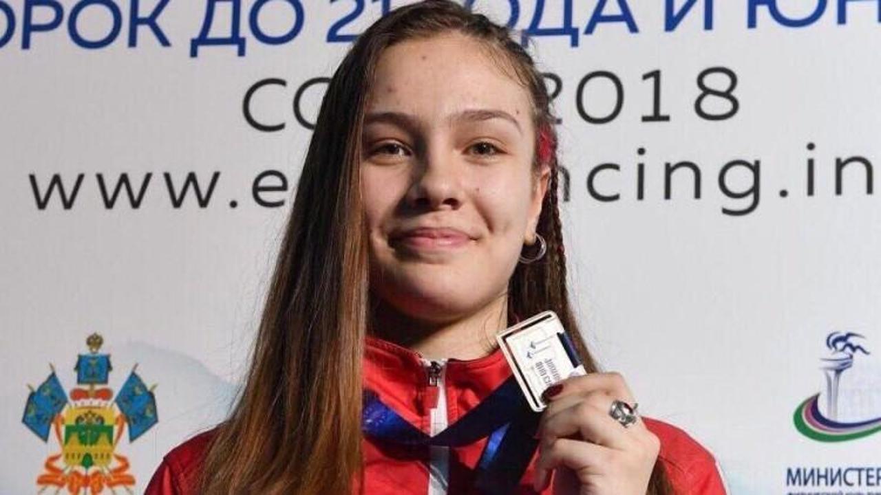 Tarihi başarısını Mehmet&ccedil;ik'e armağan etti