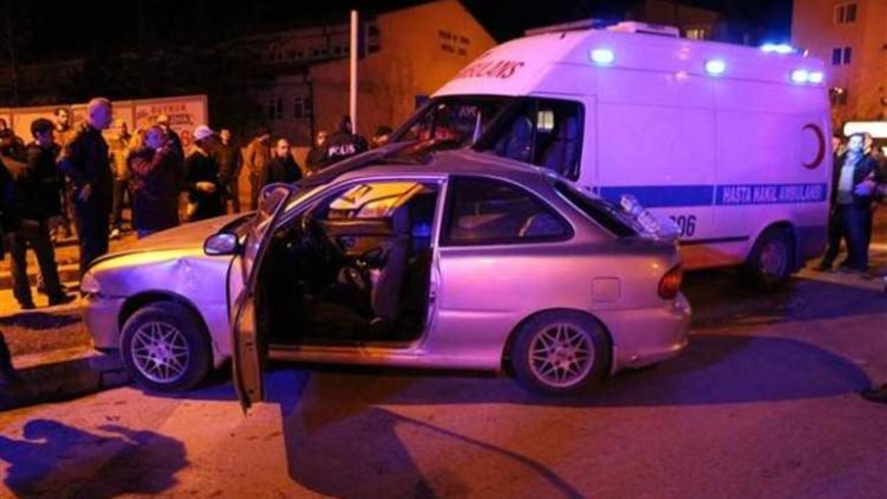 Ambulans ile otomobil &ccedil;arpıştı: 6 yaralı