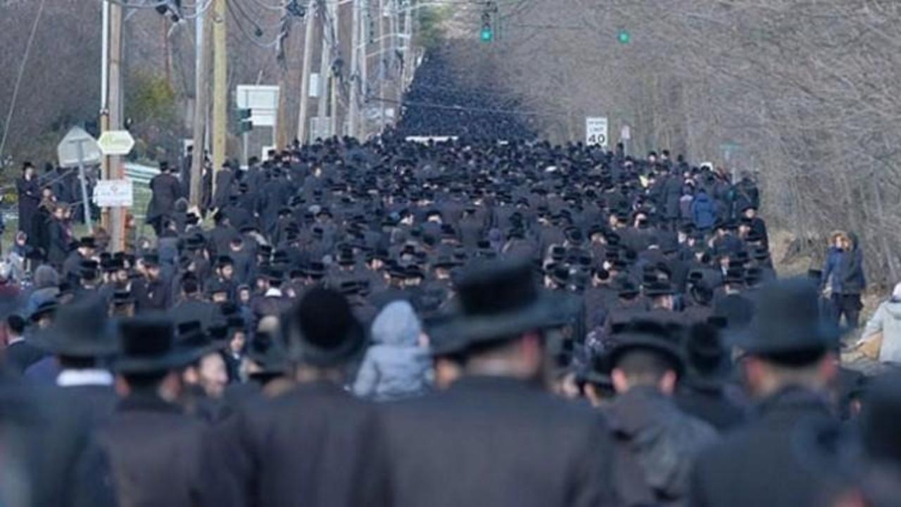 ABD'de Ünlü Haham'ın cenazesine on binler katıldı