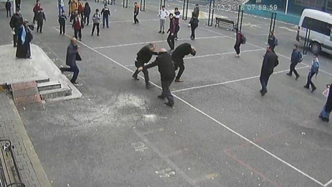 İstanbul'daki okulda veliden öğretmene saldırı! 