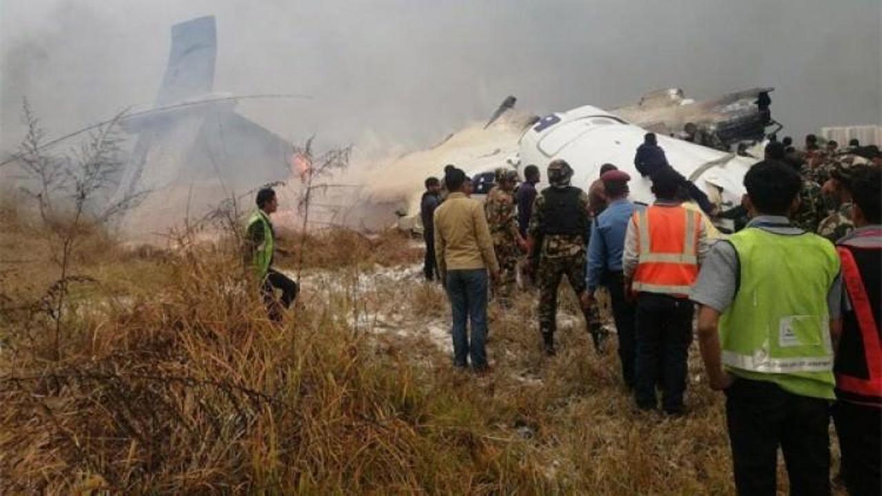 Nepal'de yolcu uçağı düştü!
