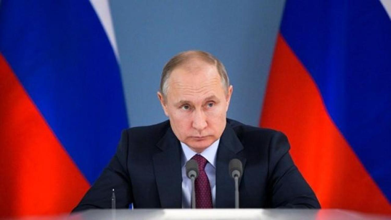 Time Putin'e Çar tacı giydirdi
