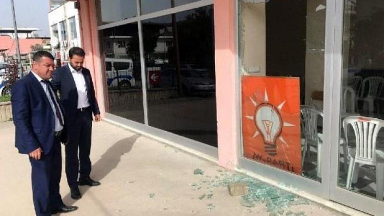 AK Parti ofisine taşlı saldırı!
