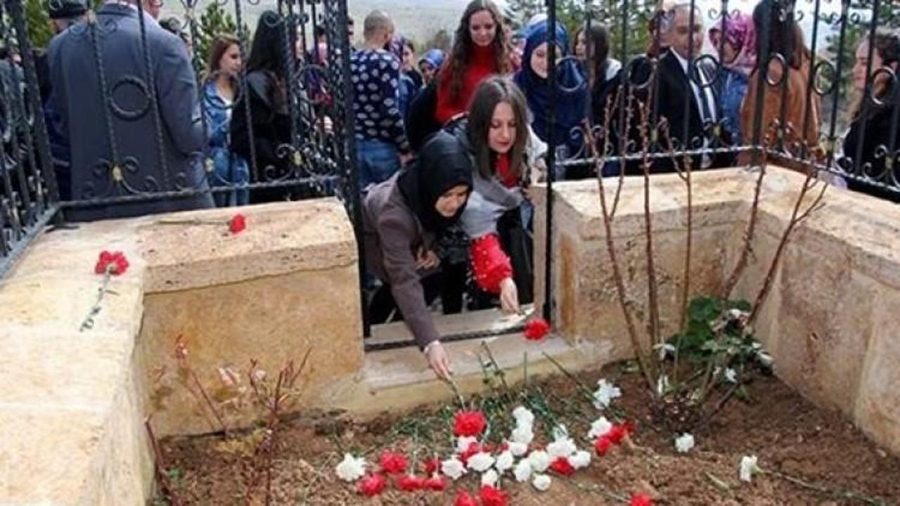 Aşık Veysel mezarı başında anıldı