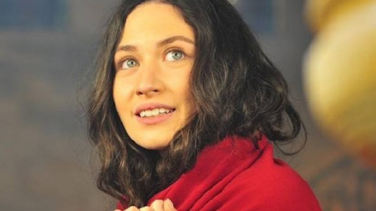 Sen Anlat Karadeniz'in yeni oyuncusu İlayda &Ccedil;evik kimdir?