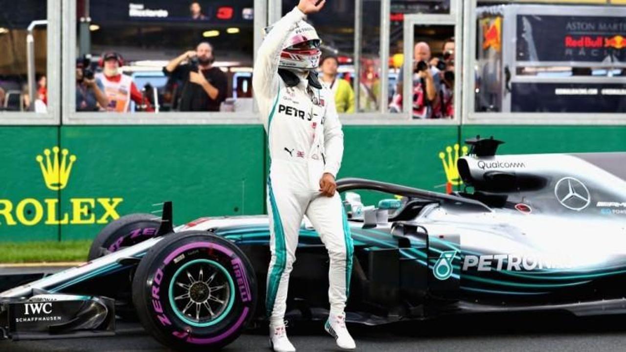 Sezonun ilk yarışınde 'pole' Hamilton'un!