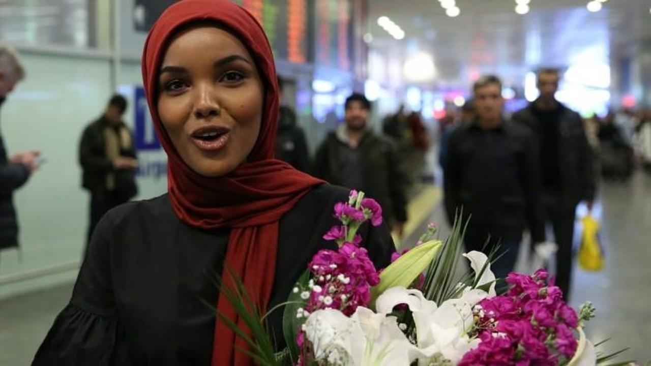 Tesett&uuml;rl&uuml; manken T&uuml;rkiye'ye geldi!