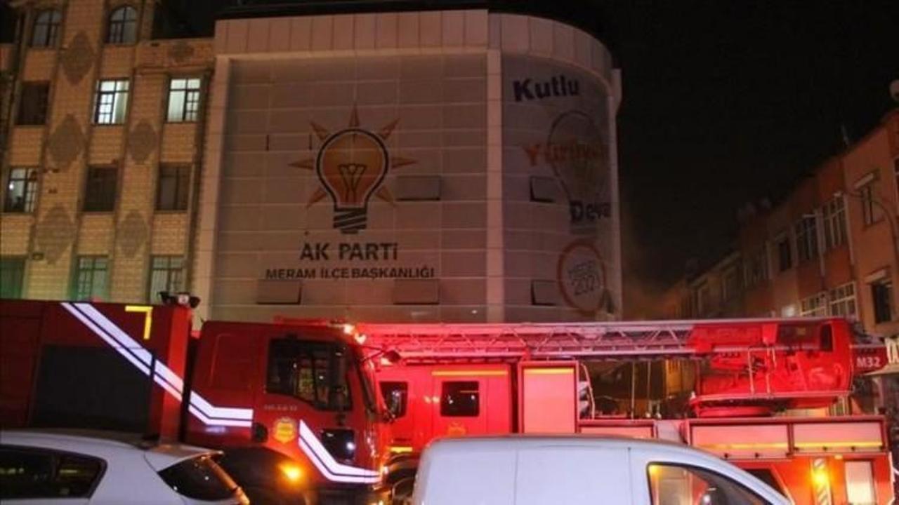 AK Parti ilçe binasında yangın