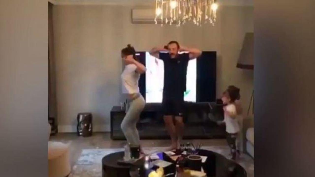 Uzaylı dans akımına Demet Akalın'da katıldı