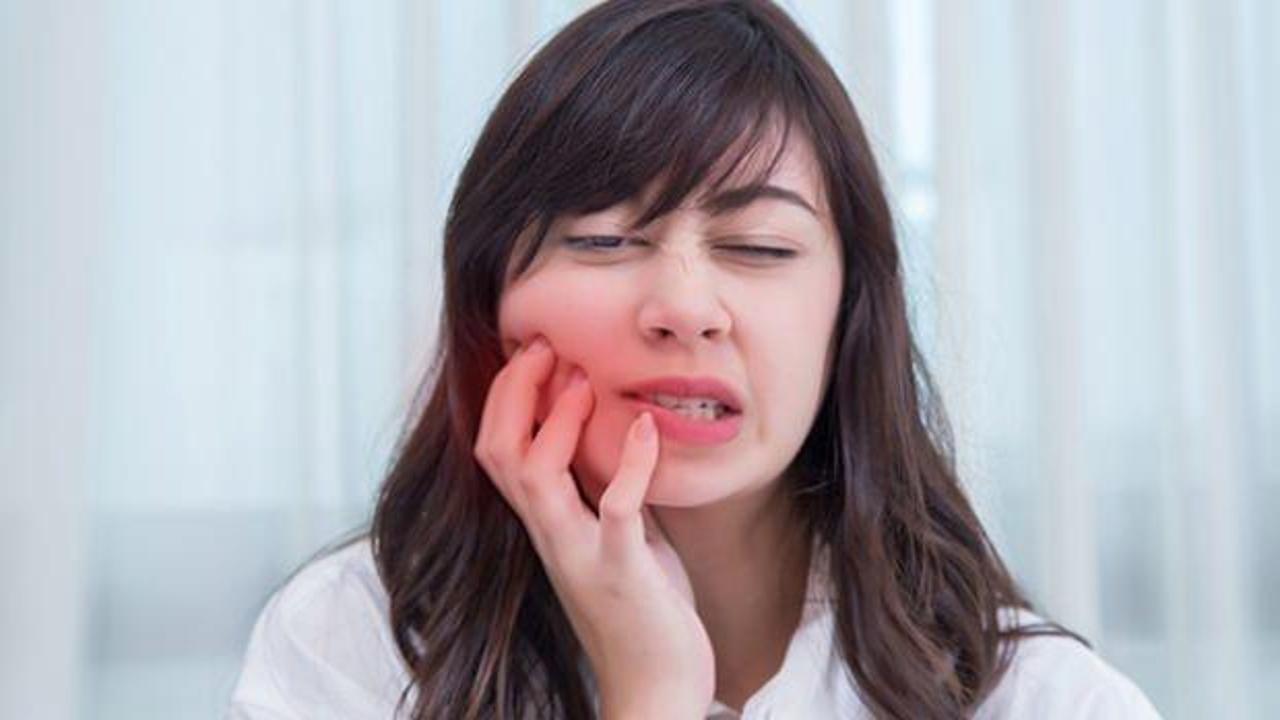 Diş eti kanseri belirtileri nelerdir? Dişlere iyi gelen besinler hangileridir?