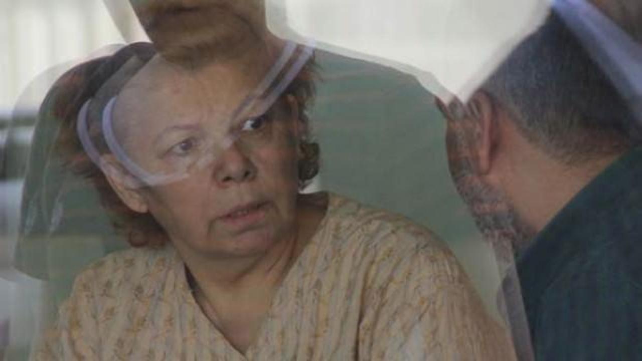 Emekli &ouml;ğretmeni dolandırılmaktan kızı kurtardı