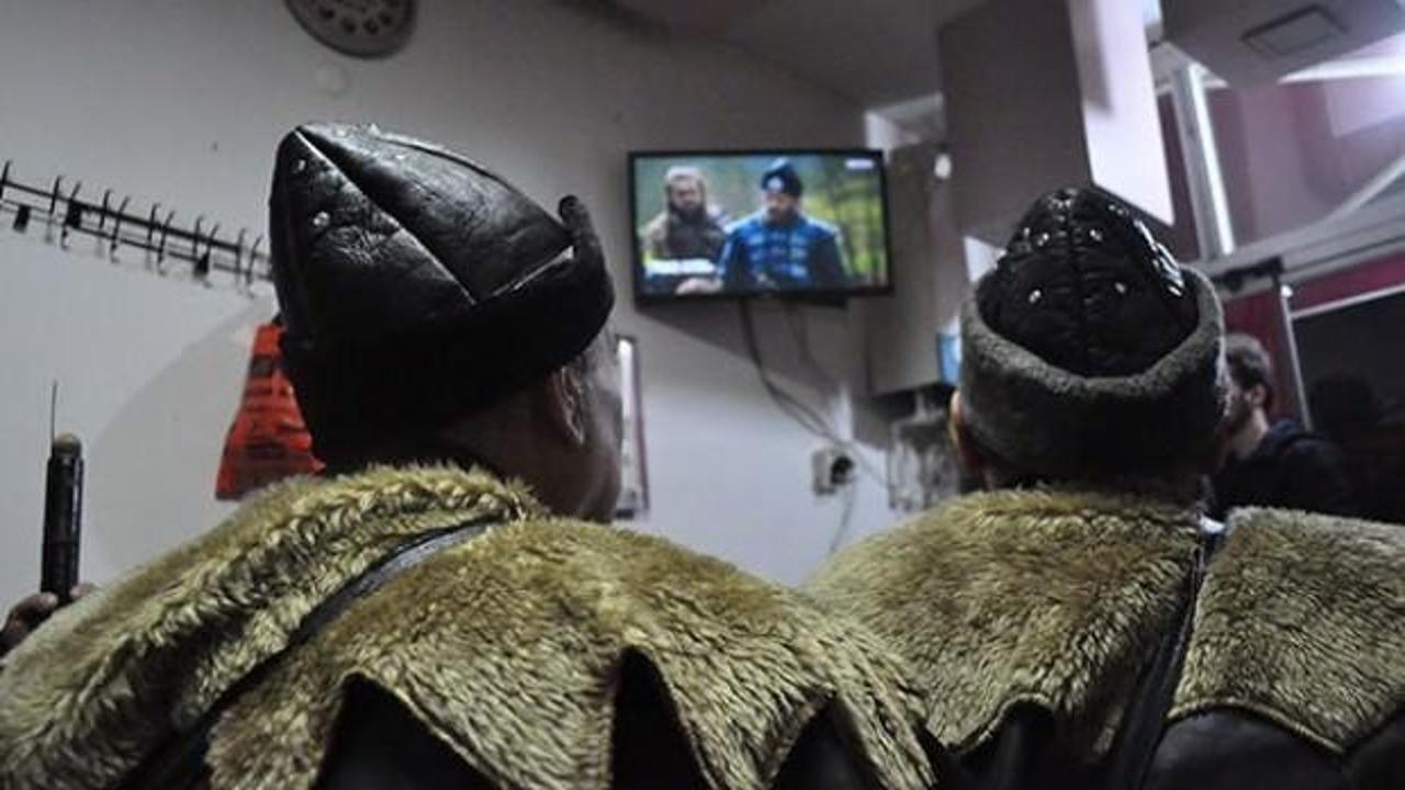 Kahvede Diriliş Ertuğrul zamanı!