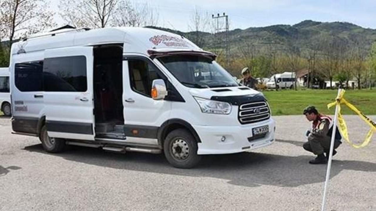 Okul bah&ccedil;esinde servisin altında can verdi
