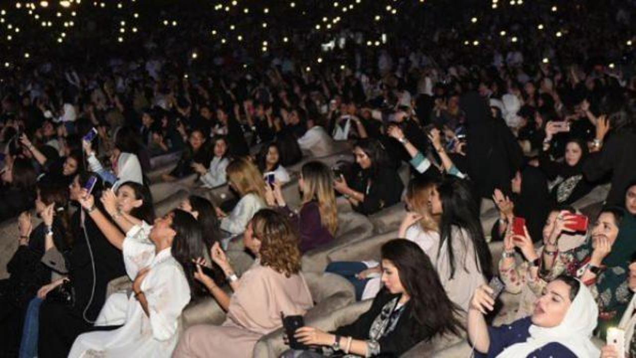 S. Arabistan'da konserde tempo tutmak yasaklandı