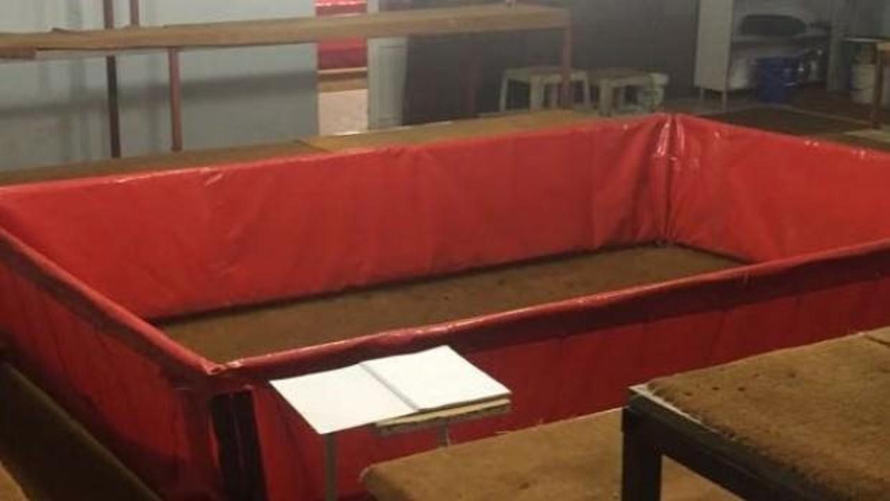 Horoz d&ouml;v&uuml;ş&uuml; i&ccedil;in eve &ouml;zel platform yaptırmışlar